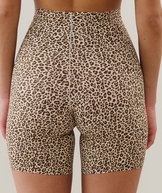 Shorty sin costuras de microfibra con estampado de leopardo;