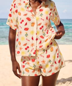 Korte mouwen overhemd en shorts met fruit- en bloemenpatroon;