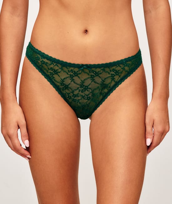  Lace panties;
