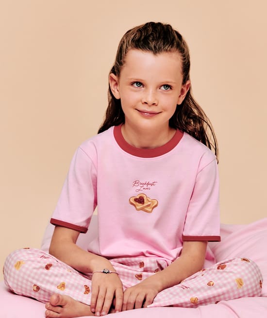 Child set with pastry print;