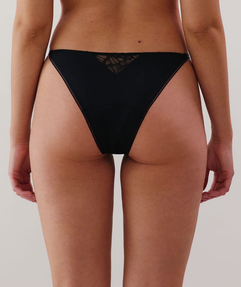 Flux moyen - Tanga menstruel en dentelle;