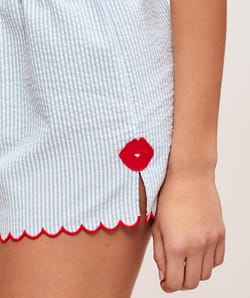 Short en coton &agrave; rayures motifs bouches;
