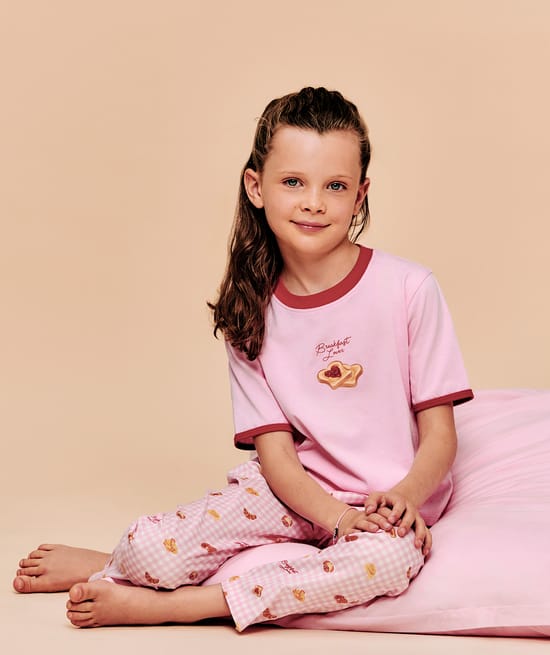 Child set with pastry print;