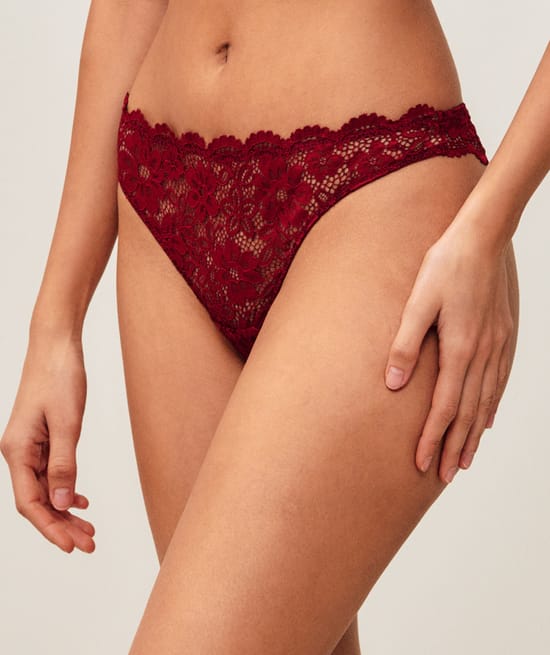 Floral lace thong;