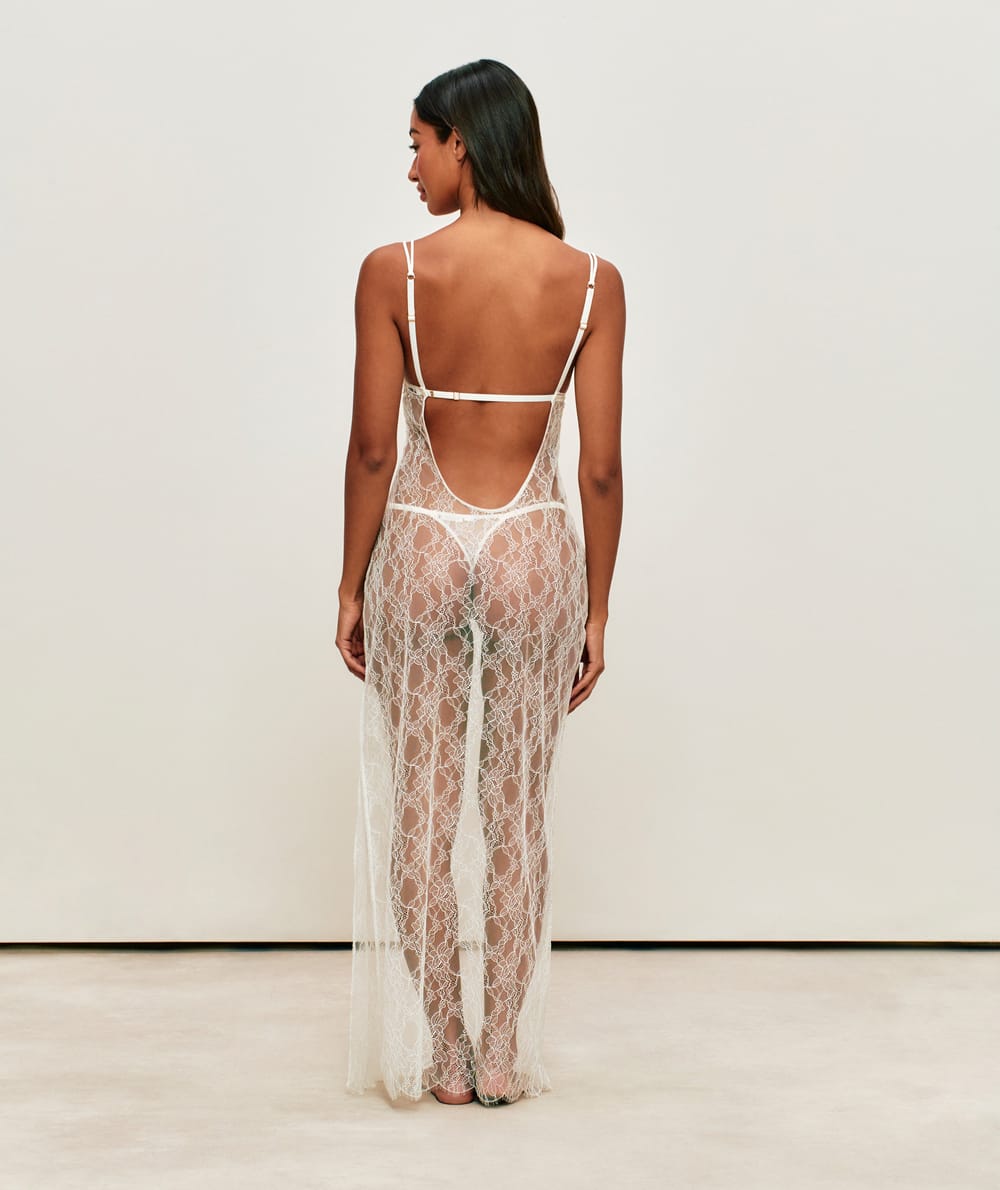 Nuisette longue en dentelle;