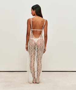 Nuisette longue en dentelle;