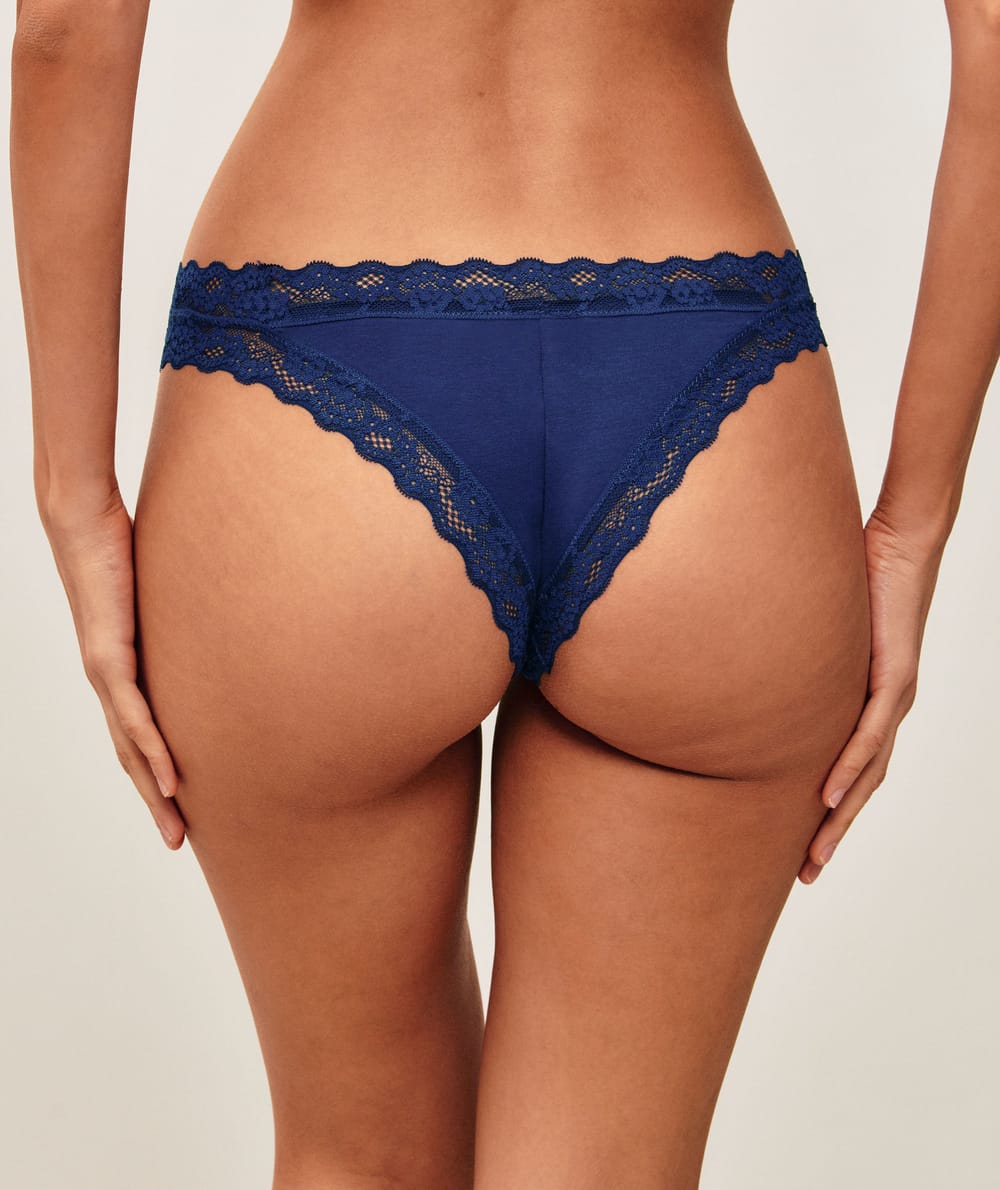 Cotton and lace thong;