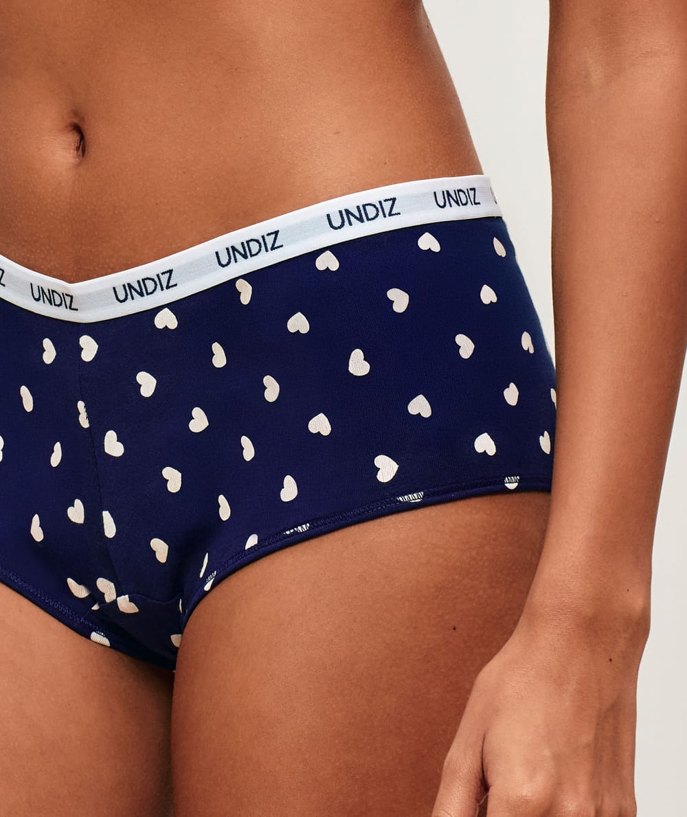 Cotton shorty with heart patterns;