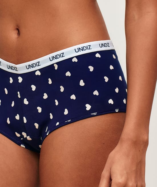 Cotton shorty with heart patterns;