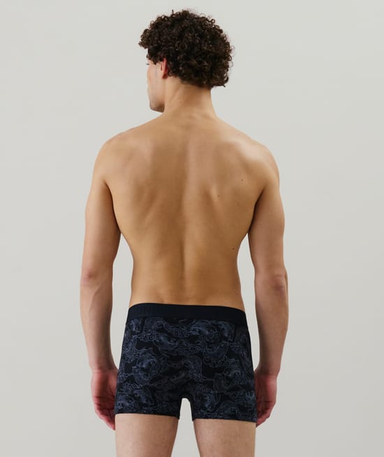 Patterned boxer shorts;