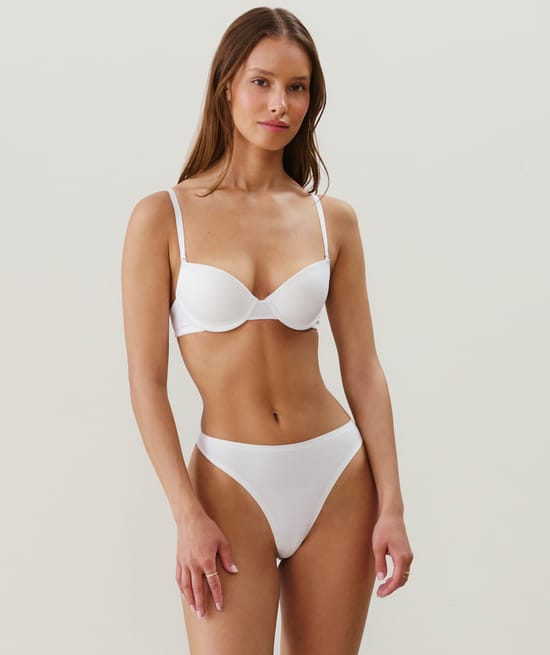 Soutien-gorge ampliforme en microfibre;