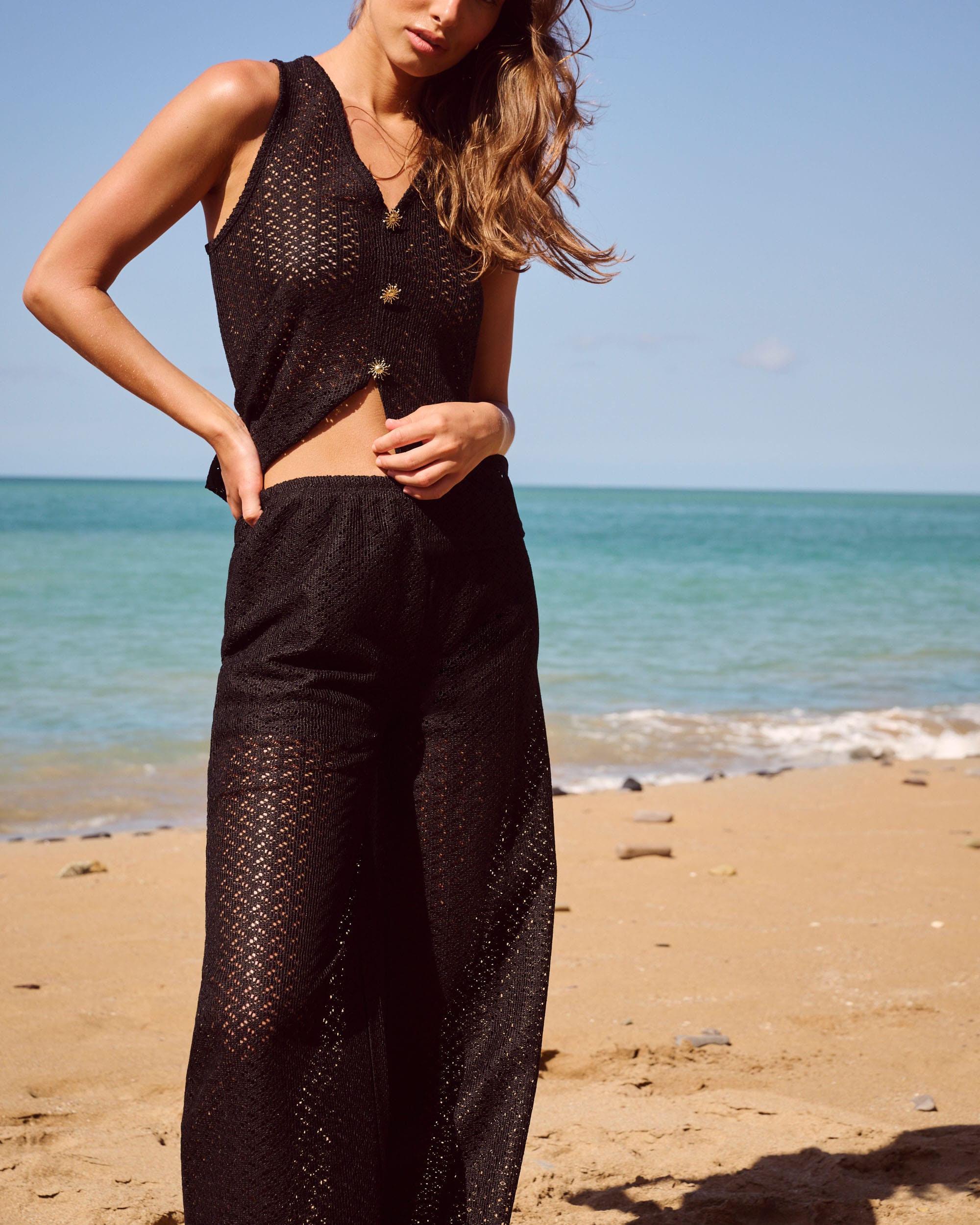 Top crochet tank top with V-neck and golden sun-shaped buttons