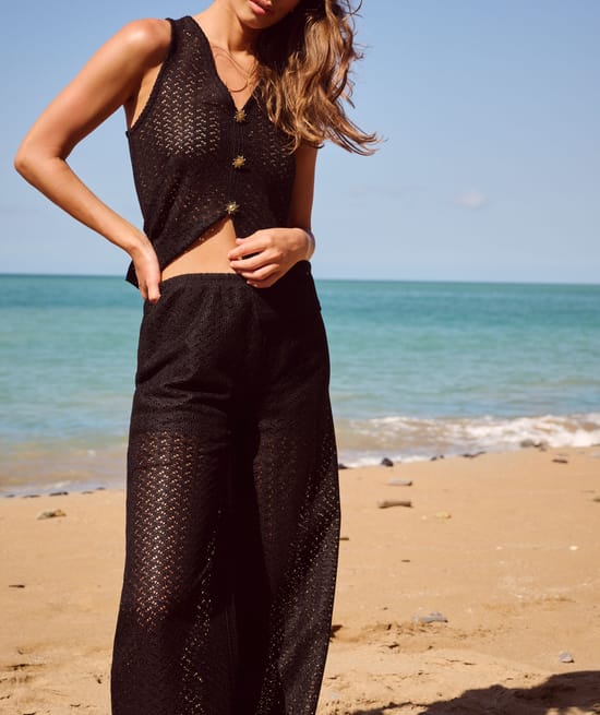 Top d&eacute;bardeur crochet d&eacute;collet&eacute; V avec boutons dor&eacute;s en forme de soleil;