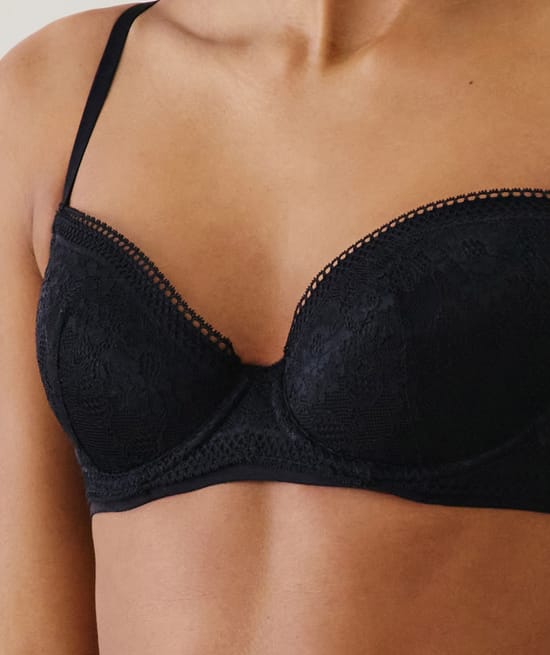 Bra with thin cups and floral lace;