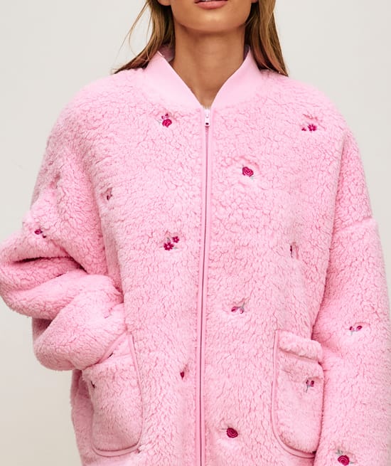 Chaqueta de forro polar sherpa bordada con flores;