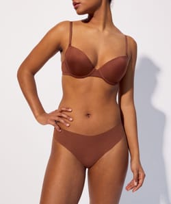 Soutien-gorge ampliforme en microfibre;