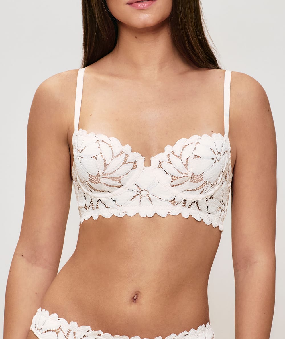 Soutien-gorge corbeille en dentelle;