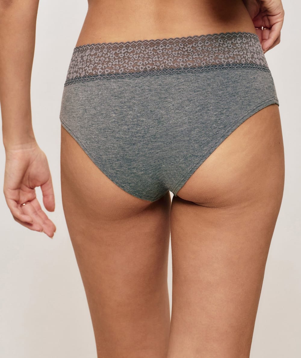 Plain hipsters with leopard lace;