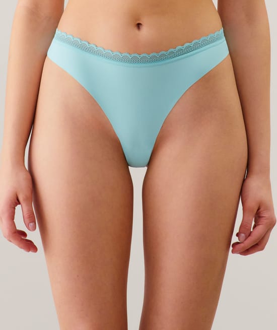 Tanga en microfibre et dentelle;