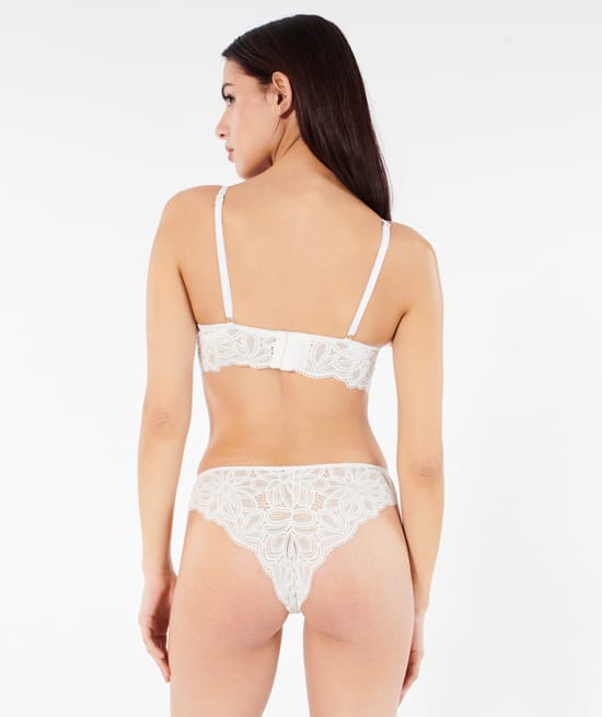 Wire-free triangle bra with lacing;