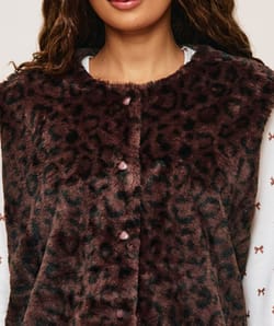 Sleeveless faux fur leopard print jacket;