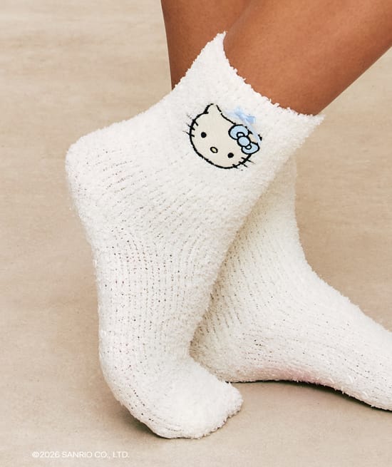 Fluffy knit socks with Hello Kitty embroidery;