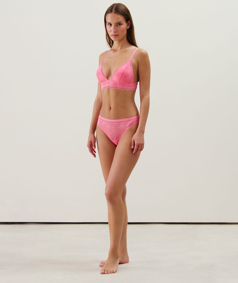 String en dentelle florale;