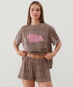 Ensemble de pyjama léopard;