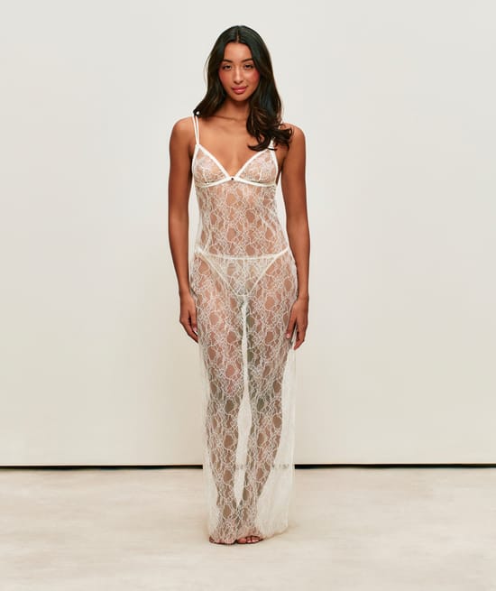 Long lace nightgown;