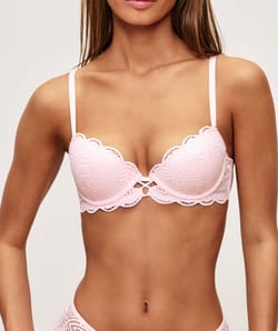 Lace push-up bra;