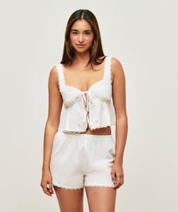 Cotton shorts with embroidery;