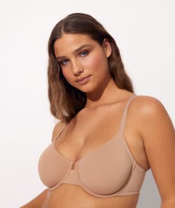 Soutien-gorge ampliforme en microfibre;