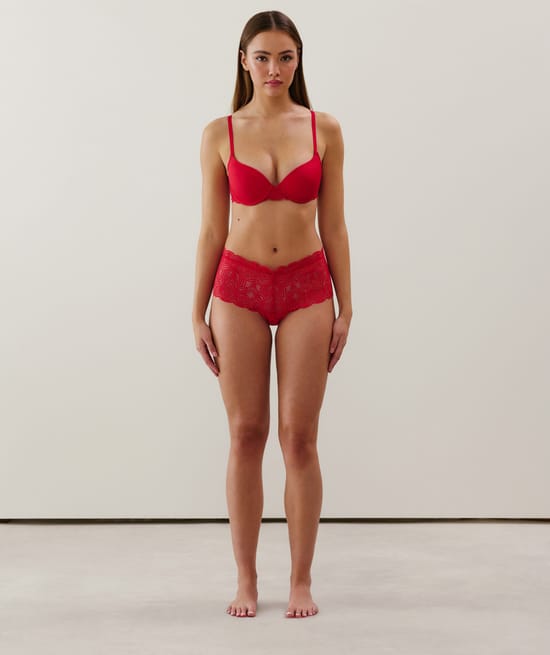 Lace padded bra;