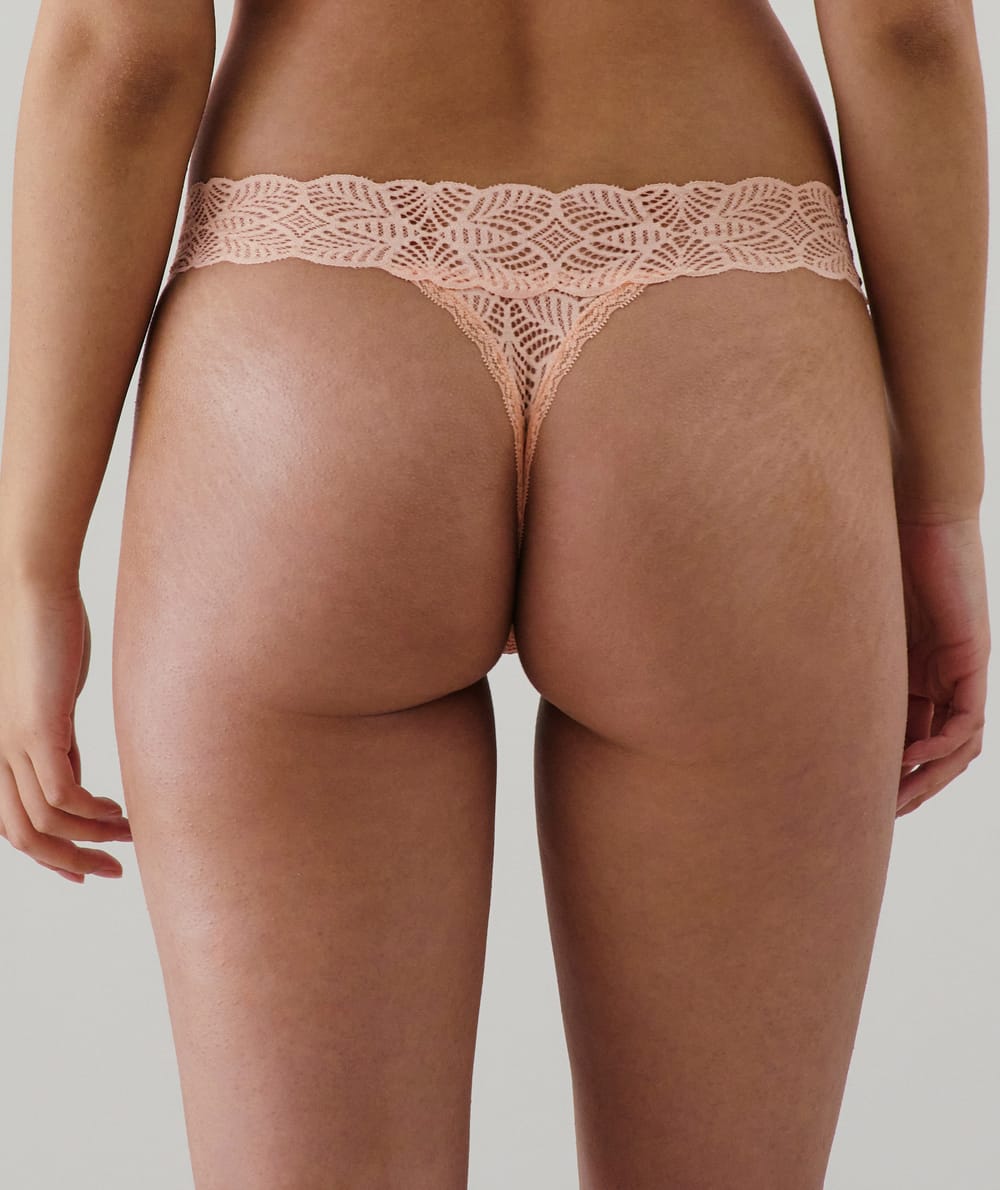 Tanga de encaje;