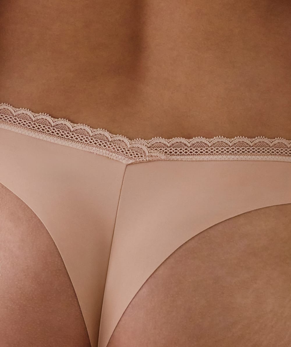 Microfibre and lace thong;