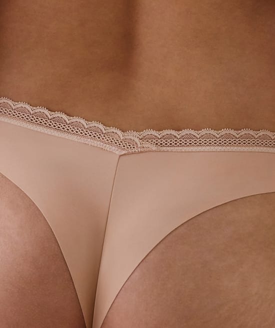 Microfibre and lace thong;
