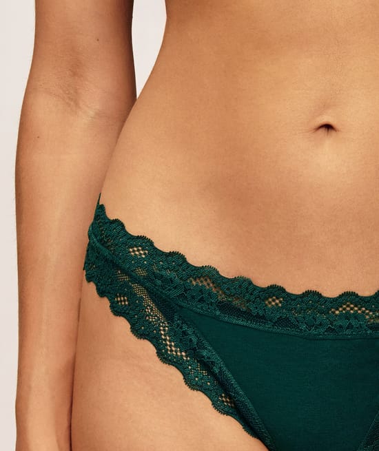 Tanga en coton et dentelle;