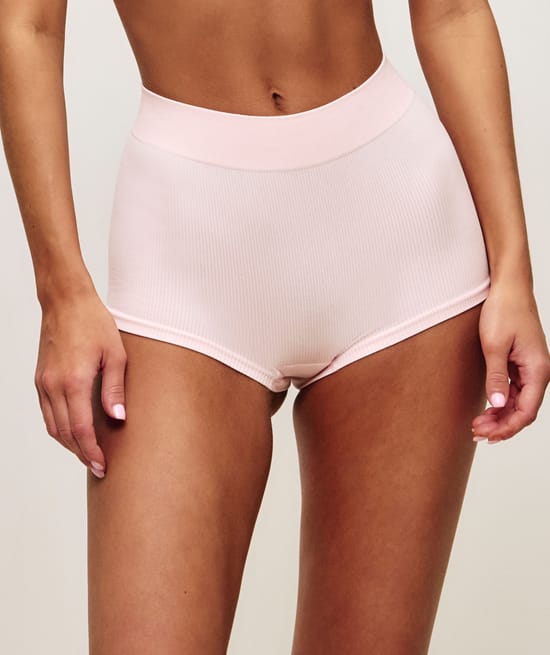 Seamless shorts;