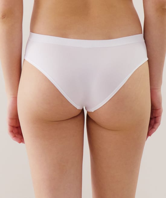 Plain seamless boy shorts;