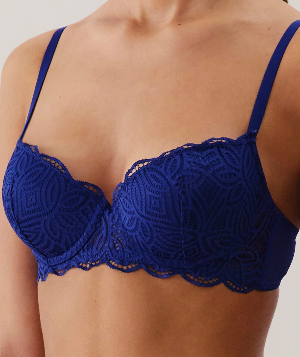 Soutien-gorge ampliforme en dentelle;