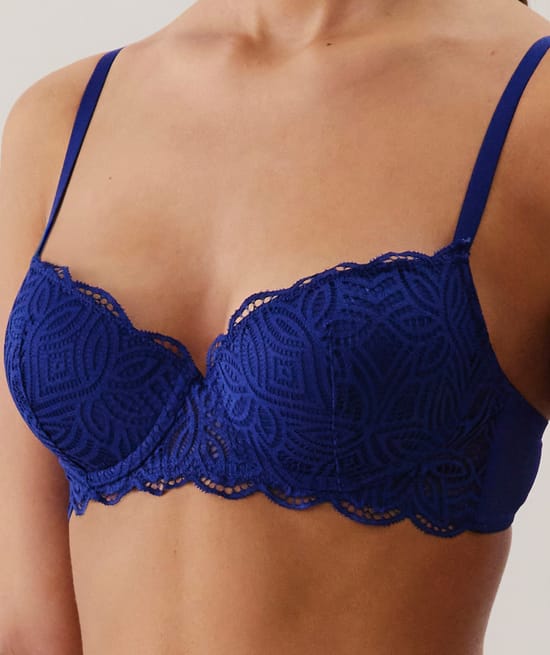 Soutien-gorge ampliforme en dentelle;