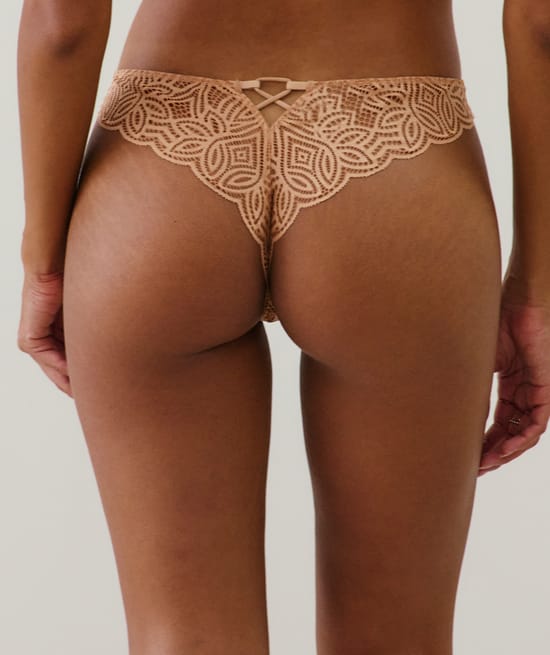 Tanga en dentelle;