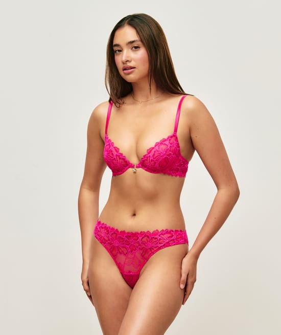 Lace panties with floral embroidery;