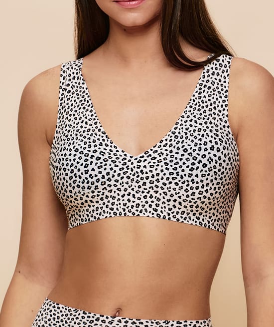 Seamless microfibre bralette with leopard print;