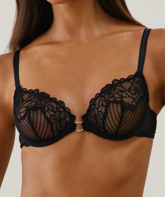 Balconette lace bra;