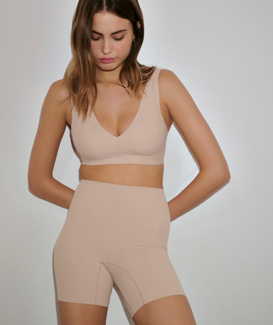 Seamless microfiber shorts;