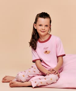Child set with pastry print;