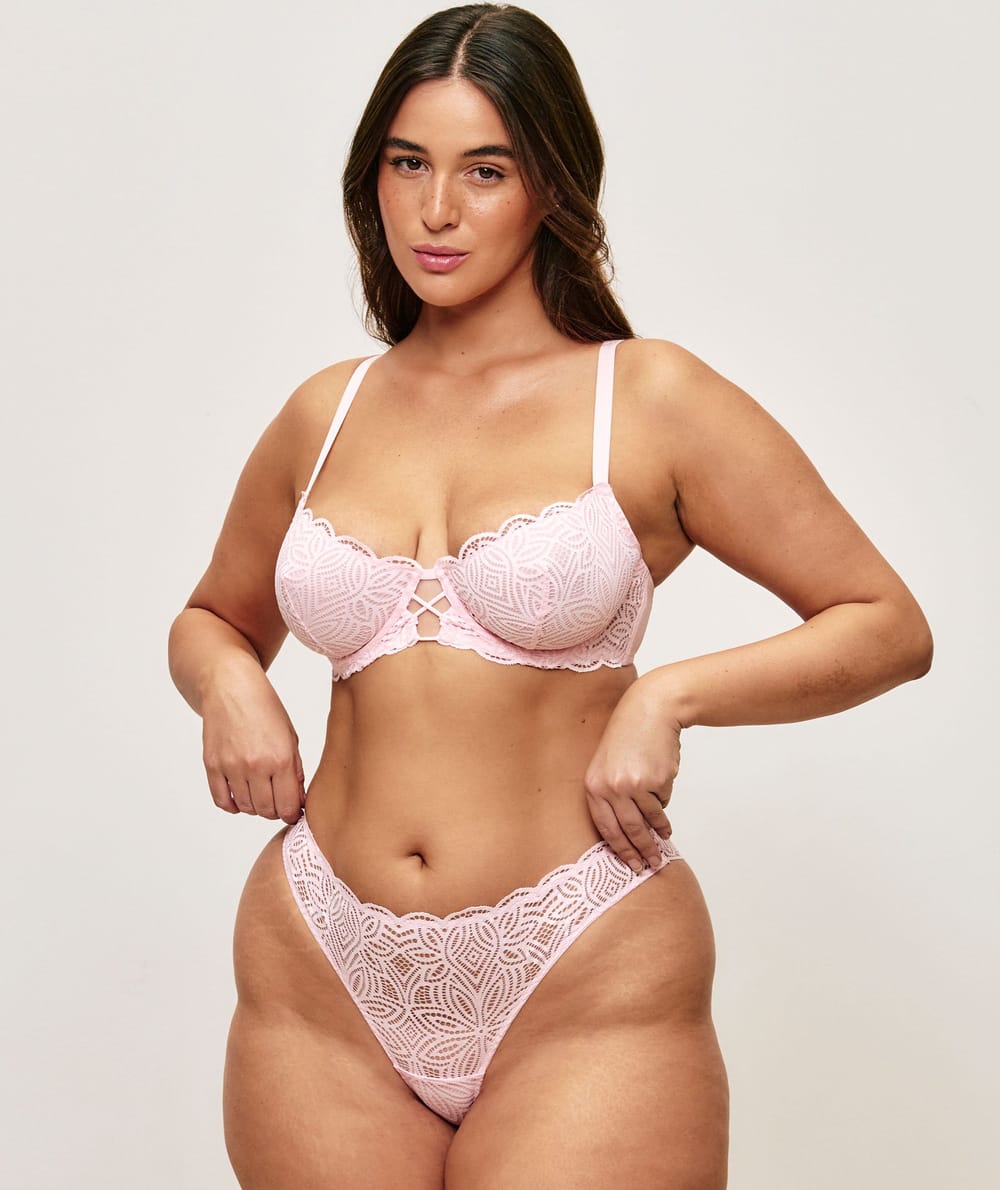 Balconette bra in lace;