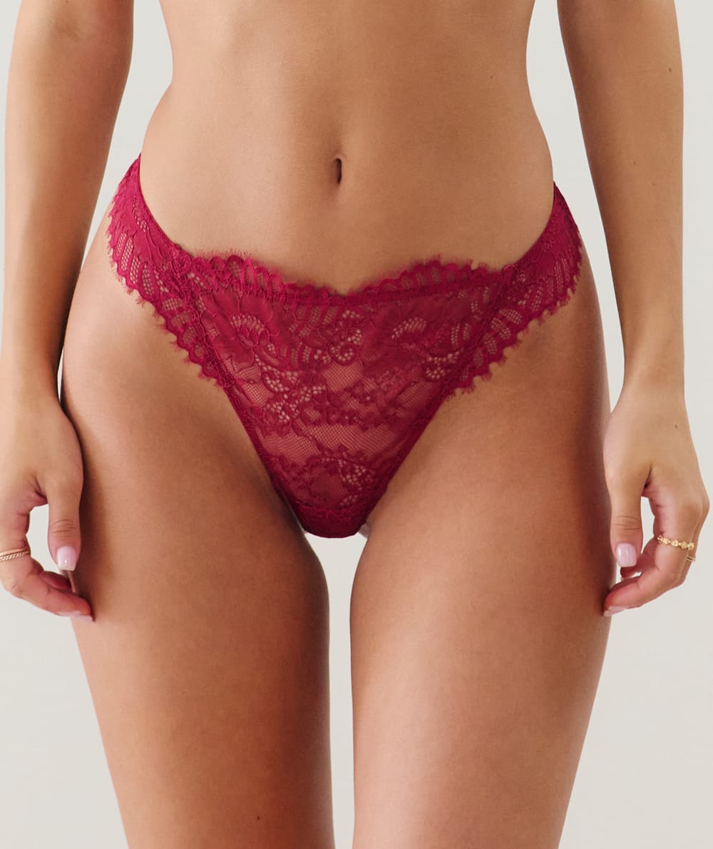Tanga de encaje;