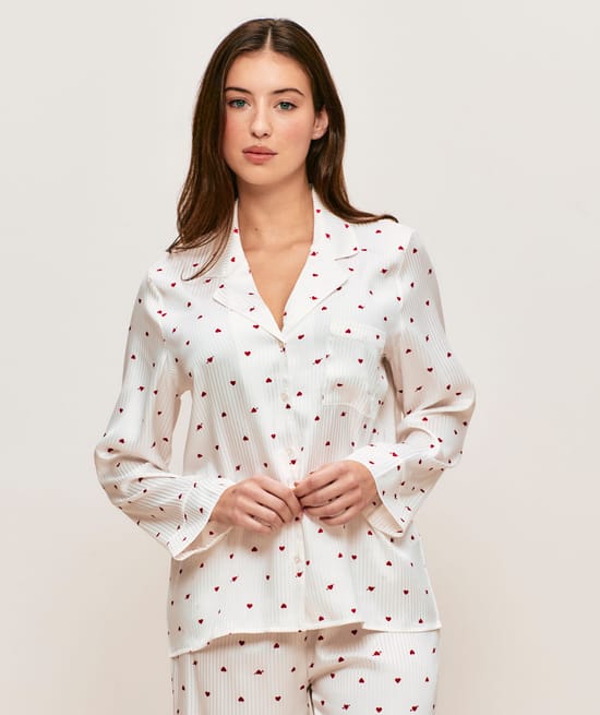 Chemise en satin motifs c&oelig;urs;